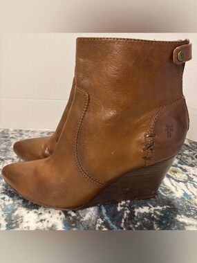 Frye Regina wedge back zip boots sz 8.5M